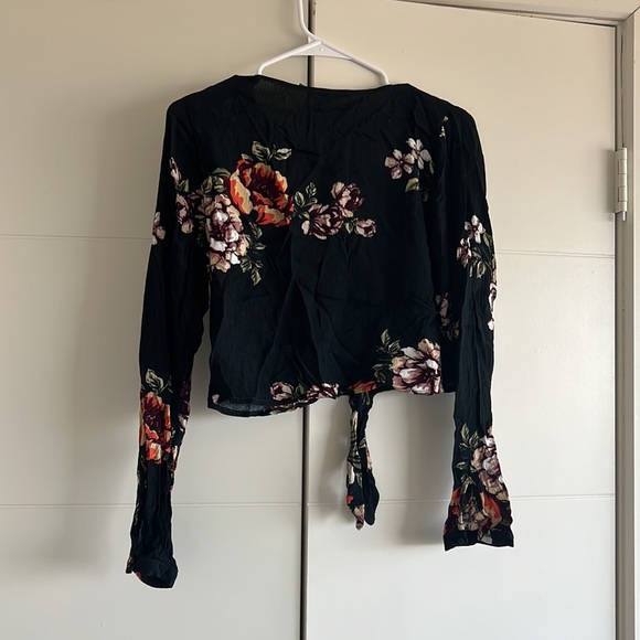 Blu Pepper Floral Crop Top - Picture 2 of 2